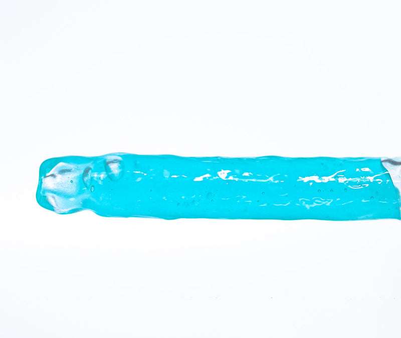 Macro shot of CHÉRIE Teal colored serum
